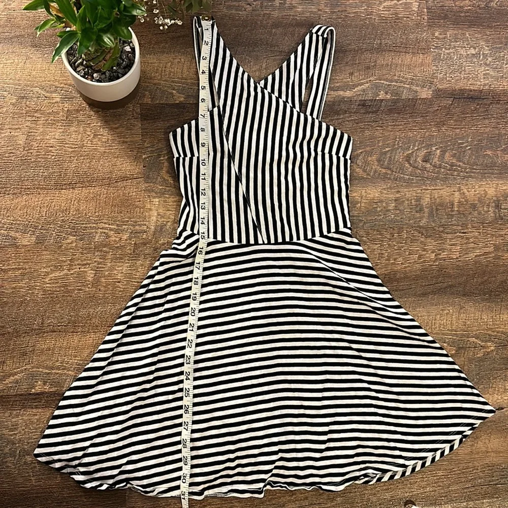 ✨🎄HOLLISTER || A-LINE / SKATER DRESS || SIZE S (FITS LIKE XS) ✨🎄 - Picture 6 of 10
